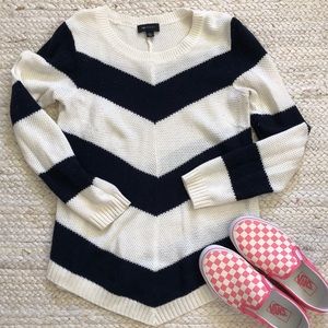 Navy & white sweater sz L ab studio